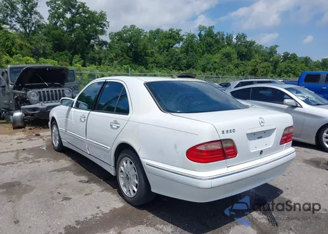 2001 Mercedes-Benz E 320 z USA, uszkodzony, nr VIN WDBJF65J71B309069